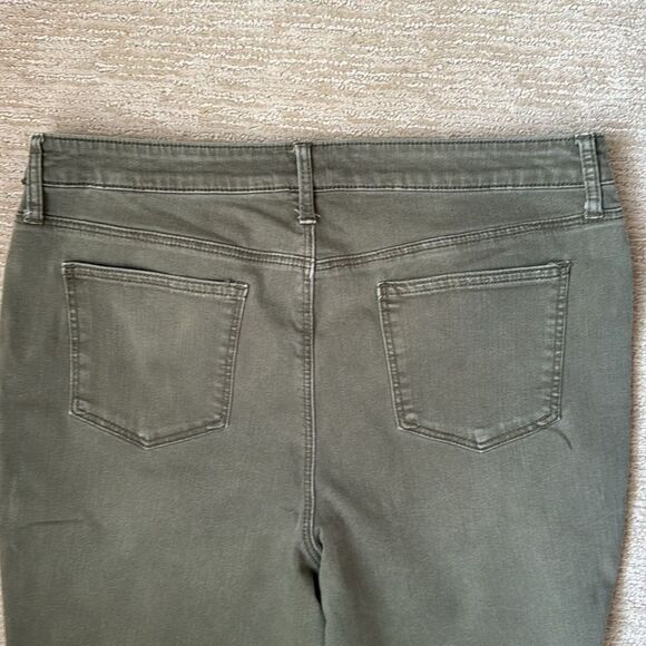 Chico’s So Slimming Girlfriend Slim Leg Ankle Pants, Army Green, Size 12 - Picture 10 of 10